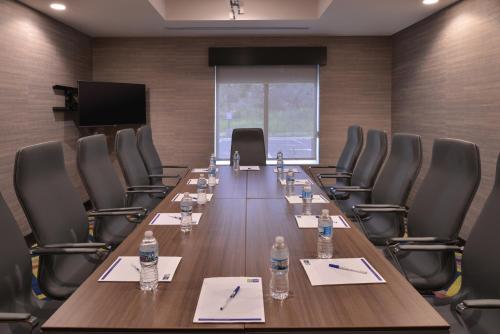 a conference room with a long table and chairs at Holiday Inn Express and Suites Bryant - Benton Area by IHG in Bryant