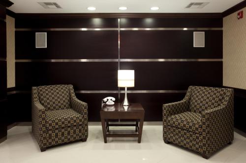 Χώρος καθιστικού στο Holiday Inn Express Amite by IHG