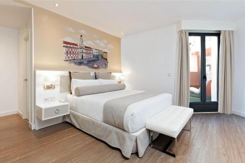 Postel nebo postele na pokoji v ubytování Grupotel Mayorazgo