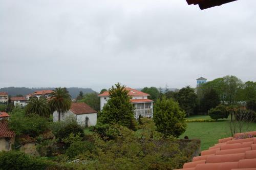 a group of houses in a yard with trees at Gestiona2R - Casa en Colombres centro in Colombres
