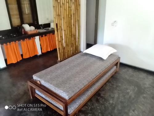 a small bed in a room with at JJ ET EUPHRASIE Lodge in Nosy Be
