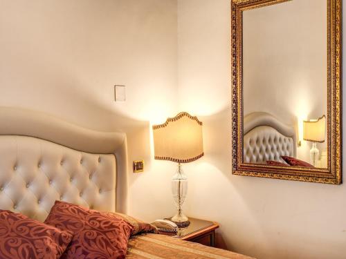 a bedroom with a bed and a mirror at Hotel Labelle in Rome