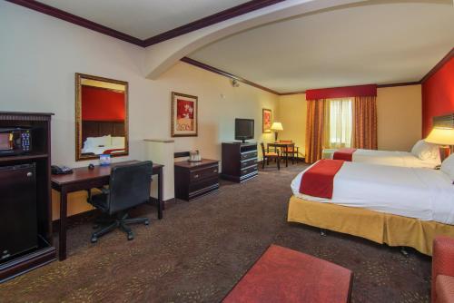 Foto da galeria de Holiday Inn Express Hotel & Suites Terrell, an IHG Hotel em Terrell