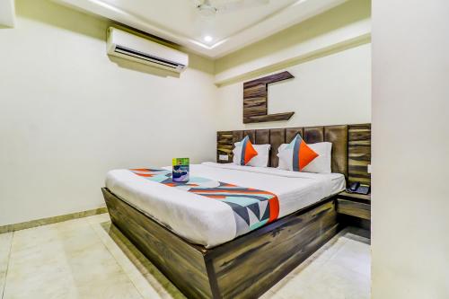 a bedroom with a bed in a room at Hotel Palliate in Ahmedabad
