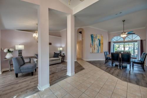 Khu vực ghế ngồi tại Villa Sunset Cape Coral