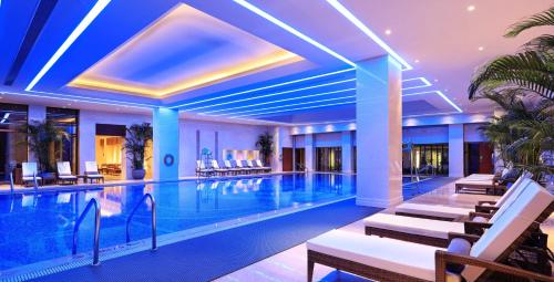 Bazén v ubytování HUALUXE Hotels & Resorts Kunming nebo v jeho okolí