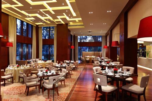 Restaurace v ubytování HUALUXE Hotels & Resorts Kunming