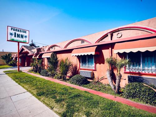 a building with a sign on the side of it at Parkside Inn in Long Beach