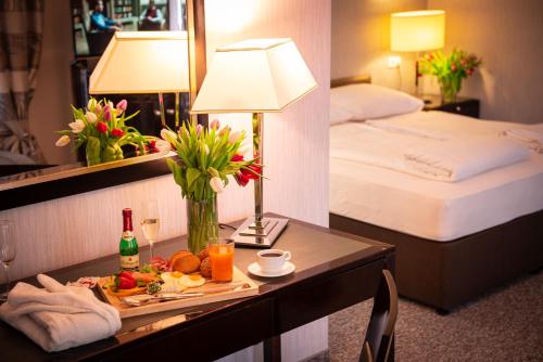 a hotel room with a tray of food on a table at Bölsche Hotel in Berlin