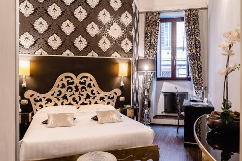 Posteľ alebo postele v izbe v ubytovaní Locanda Del Sole-Roma Piazza Di Spagna Ripetta