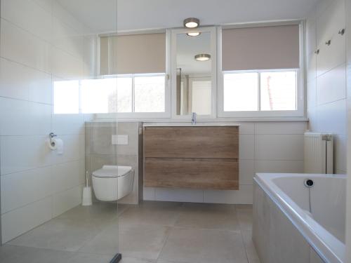 Ένα μπάνιο στο Villa Buiten 41