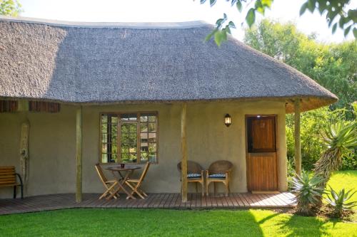 Jardín al aire libre en Chrislin African Lodge