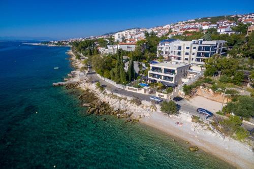 BEACH FRONT VILLA FRAN - DELUXE SUITE with private pool