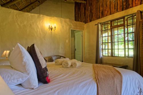 Cama o camas de una habitación en Chrislin African Lodge
