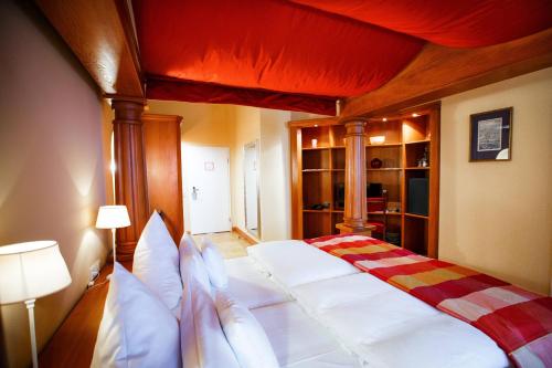 a bedroom with a large bed in a room at Burg & Gästehaus by Schwarzenstein in Geisenheim
