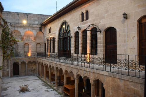 an old building with a fence and a courtyard at lariva konakları in Sanlıurfa