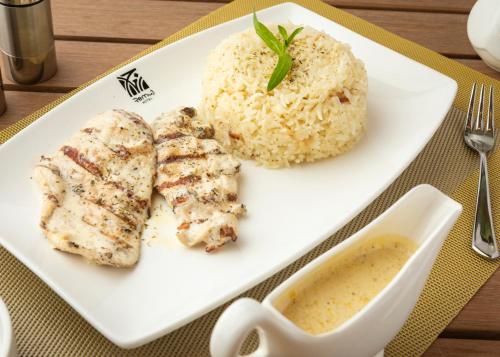 ホテルの敷地内または近くでの食事または食べ物