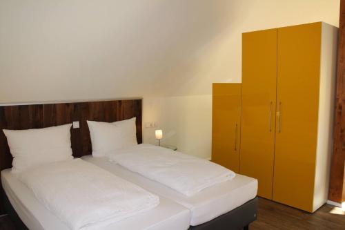 En eller flere senge i et værelse på Gräfin von Paris - Appartement mit Saunanutzung