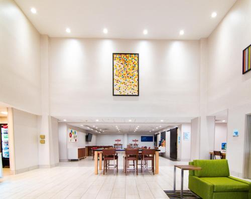 Holiday Inn Express & Suites - Indianapolis Northwest, an IHG Hotel Image