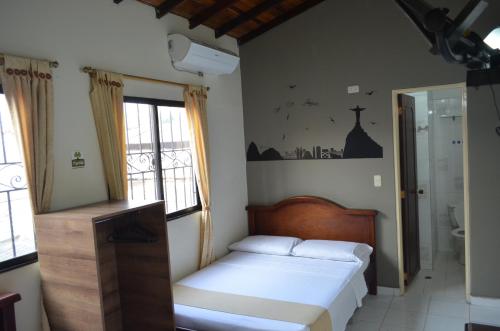 Tempat tidur dalam kamar di Hotel Balcon Llanero