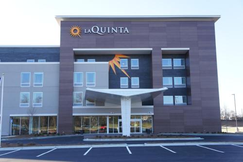 a rendering of the front of a building at La Quinta Inn & Suites by Wyndham Braselton in Braselton