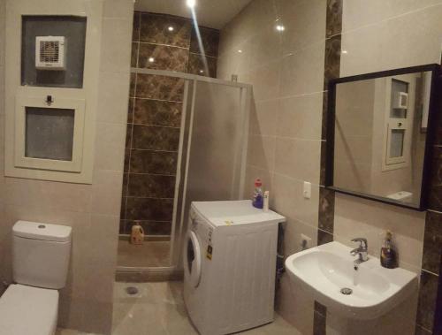 Et badeværelse på The Resort Chalet- Porto New Cairo