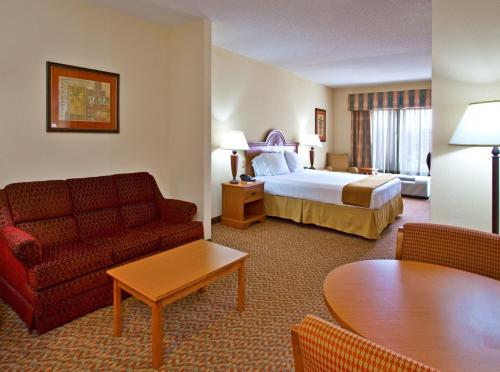 Foto da galeria de Holiday Inn Express - Spring Hill FLORIDA, an IHG Hotel em Spring Hill