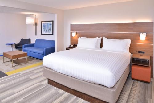 Holiday Inn Express Hotel & Suites Indianapolis Dtn-Conv Ctr, an IHG Hotel Image