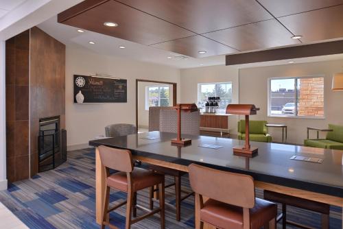 a dining room with a large table and chairs at Holiday Inn Express Hotel and Suites Stevens Point by IHG in Stevens Point
