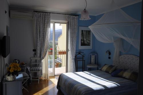 a bedroom with a bed and a sliding glass door at Villino Lenci in Trappitello