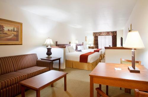 Зображення з фотогалереї помешкання Holiday Inn Express Hotel & Suites Mattoon, an IHG Hotel у місті Mattoon