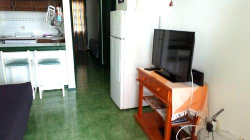 Η κουζίνα ή μικρή κουζίνα στο Las Mimosas. Bajo con Wifi. Piscinas comunitarias