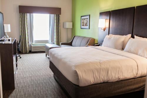 Katil atau katil-katil dalam bilik di Holiday Inn Express & Suites Sweetwater, an IHG Hotel