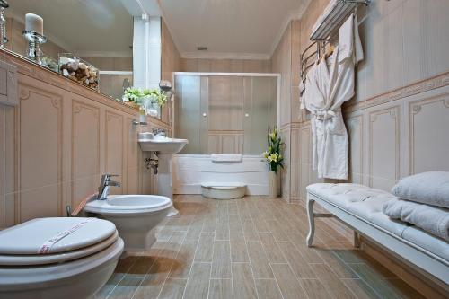 Ванная комната в Отель Моцарт 