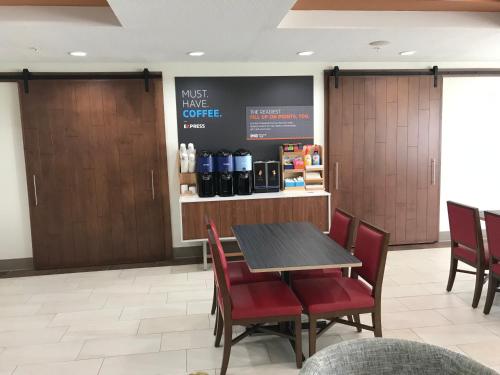 Holiday Inn Express Orlando - South Davenport by IHG photo 81