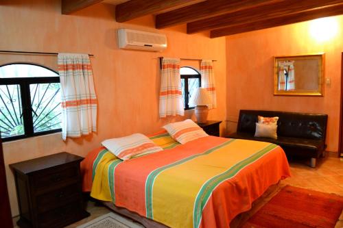 Postel nebo postele na pokoji v ubytování Loma de Guadalupe Alamos Sonora