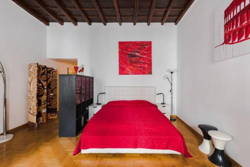 - une chambre avec un lit et une couverture rouge dans l'établissement World Wide Bed Piazza del Popolo, à Rome