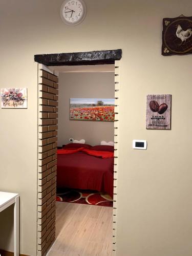 a room with a door into a bedroom with a bed at Appartamento “La Corte” in Paderno Dugnano