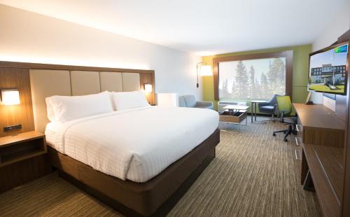 Foto de la galería de Holiday Inn Express & Suites Greenwood Mall, an IHG Hotel en Greenwood