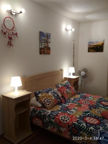 a bedroom with a bed with pillows and two lamps at El Cotillo Casa Checa 4 in El Cotillo