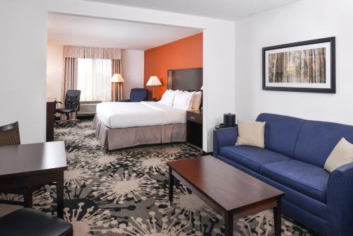 Gallery image of Holiday Inn Express & Suites Greenfield, an IHG Hotel in Greenfield