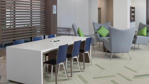 Holiday Inn Express & Suites Orlando At SeaWorld by IHG - With Free Shuttle Service to SeaWorld Parks photo 48