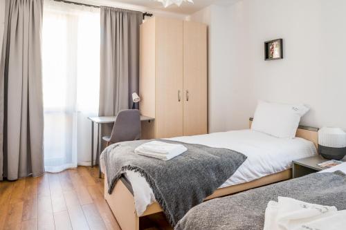 Postel nebo postele na pokoji v ubytování City View Apartment With 2 Bedrooms and Free Garage