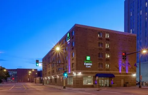 Holiday Inn Express Hotel & Suites Minneapolis-Downtown Convention Center by IHG in Minneapolis