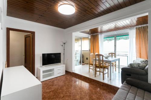 Atiko in the city center on 2 lines of the sea!