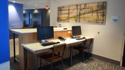 Holiday Inn Express & Suites - Jacksonville W - I295 and I10, an IHG Hotel Image