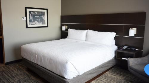 Holiday Inn Express & Suites - Jacksonville W - I295 and I10, an IHG Hotel Image