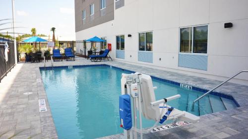 Holiday Inn Express & Suites - Jacksonville W - I295 and I10, an IHG Hotel Image