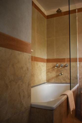 Ένα μπάνιο στο Solares Cumbrecita Hotel & Apart