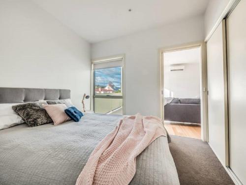 a bedroom with a large bed with a large mirror at Marina View Apartment in Hobart